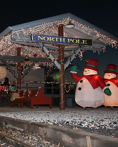10 Best Christmas Train Rides - Holiday Train Rides Near Me